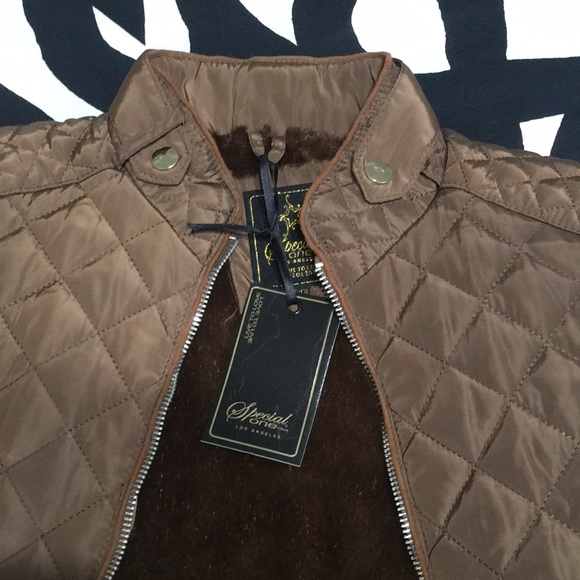 Vest - Picture 7 of 8